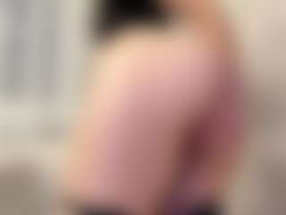 FrancineHudley MILF webcam performer live streaming