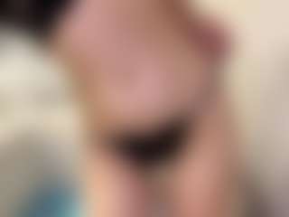 Live cam show with FrancineHudley - Squirt on Fit Hotties