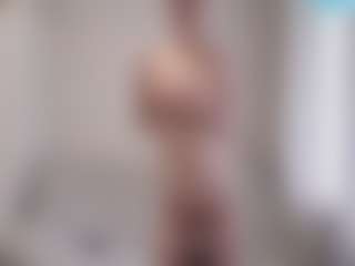 Live cam show with Flora - Upskirt on SpunkLive