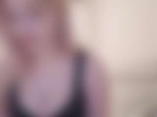 Spettacolo in cam dal vivo con Flora - Moaning su Camsoda