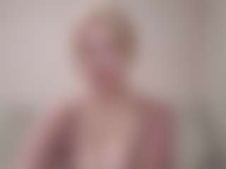 Live cam show with Flora - Upskirt on Camsoda