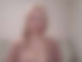 Live cam show with Flora - Upskirt on Camsoda