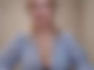 Live cam show with Flora - Upskirt on Cam Slut