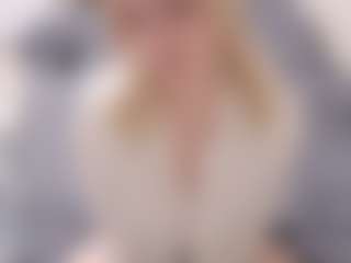 Live cam show with Flora - Small Tits on sexylivex.com