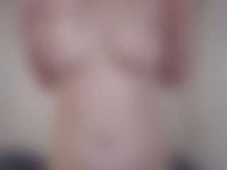 Live cam show with Flora - Moaning on SxyPornLive