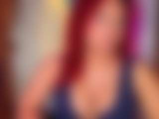 Live cam show with lara-curly - Thick on TeamSkeetLive