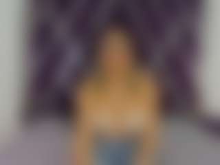 Live cam show with Lunaviceht - Bedroom on StripNow