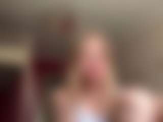 Live cam show with Marry - College Mature on CamClone