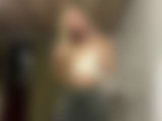 Live cam show with KaY - Petite on CamClone