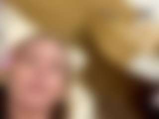 Live cam show with KaY - Blonde Hair Curvy on Camsoda