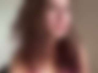 Live cam show with Thea - Gagging on Camsoda