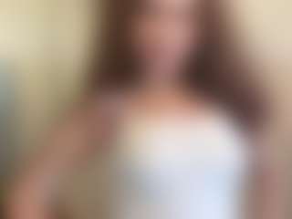 Live cam show with Thea - Gagging on Camsoda