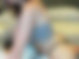 Live cam show with DaiisyBloom - Oil on Mixed Magazine Live