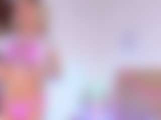Live cam show with Lara Rous-Pretty - Black Hair on Milf Play