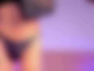 Live cam show with Lara Rous-Pretty - Teen (18+) on Camming Site