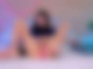Live cam show with Lara Rous-Pretty - Teen (18+) on livesuperchat.net
