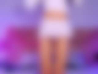 Live cam show with Lara Rous-Pretty - Facial Piercings on StripNow