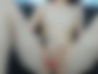 Live cam show with Serennaax - Flashing on madthumbs