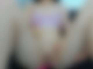 Live cam show with Serennaax - Amateur on Camsoda