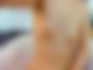 Live cam show with Serennaax - Skinny on Camiplay Live