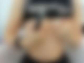Live cam show with Serennaax - Smoking on x69.live