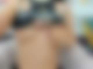 Live cam show with Serennaax - College on Camsoda