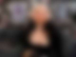 Live cam show with VictoriaNotti - Middle Aged on ObeyMaria
