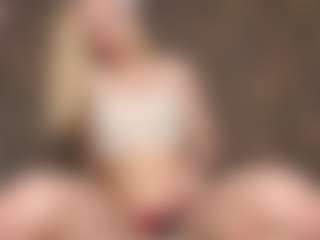 Live cam show with Ariel - Nipple Piercings on AdultVida.com
