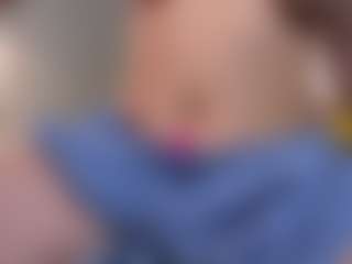 Live cam show with MaureenWann - Petite on sexylive.show