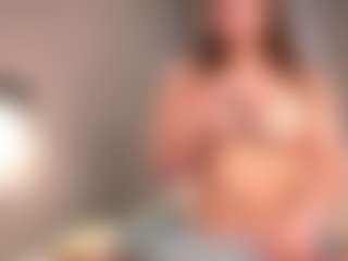 Live cam show with MaureenWann - Nails on Uber Horny