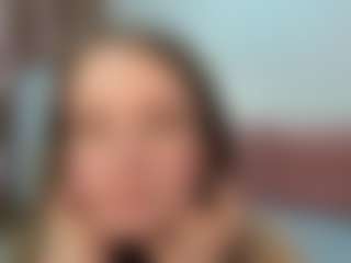 Live cam show with Datsi-Benson - Upskirt on googirlz