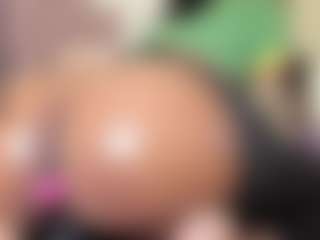 Live cam show with RacheellGrayX - Ebony Shaved Pussy on Mixed Magazine Live