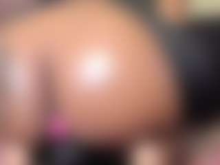 Live cam show with RacheellGrayX - Fingering on CamClone