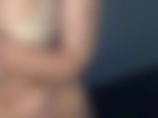 Live cam show with Mikki - Mask on CamClone
