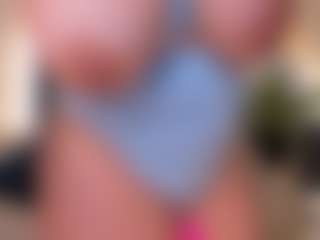 Live cam show with Nova Sinclair - Deepthroat on Camsoda