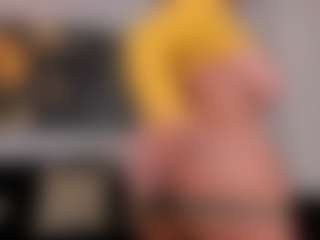 Live cam show with Nova Sinclair - Upskirt on StripNow