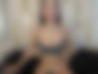 Live cam show with Rosse - Facial Piercings on Uber Horny