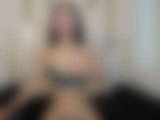 Live cam show with Rosse - Body on chickslive.net