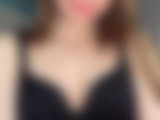 Live cam show with Eva - Flashing on intimatelivegirls.com