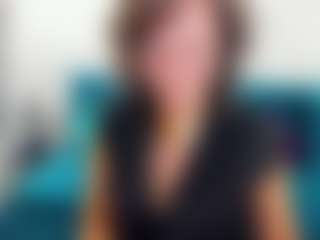 KiraSteel MILF webcam performer live streaming