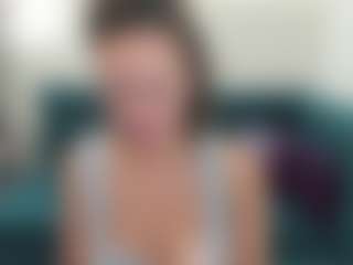 Live cam show with KiraSteel - Athletic MILF on Camsoda
