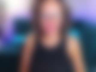 KiraSteel MILF webcam performer live streaming