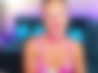 KiraSteel MILF webcam performer live streaming