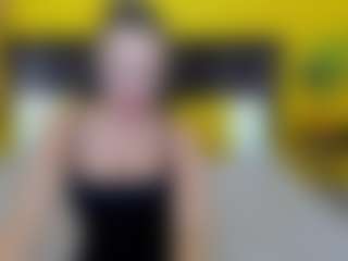Live cam show with KiraSteel - Athletic MILF on Milfs Live
