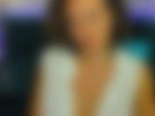 Live cam show with KiraSteel - Average on livesuperchat.net