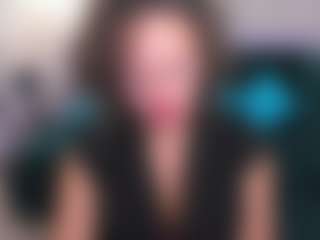 KiraSteel MILF webcam performer live streaming