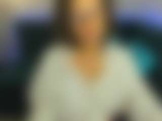 KiraSteel MILF webcam performer live streaming