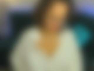 KiraSteel MILF webcam performer live streaming