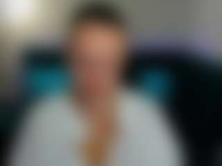 KiraSteel MILF webcam performer live streaming