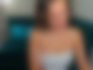 KiraSteel MILF webcam performer live streaming